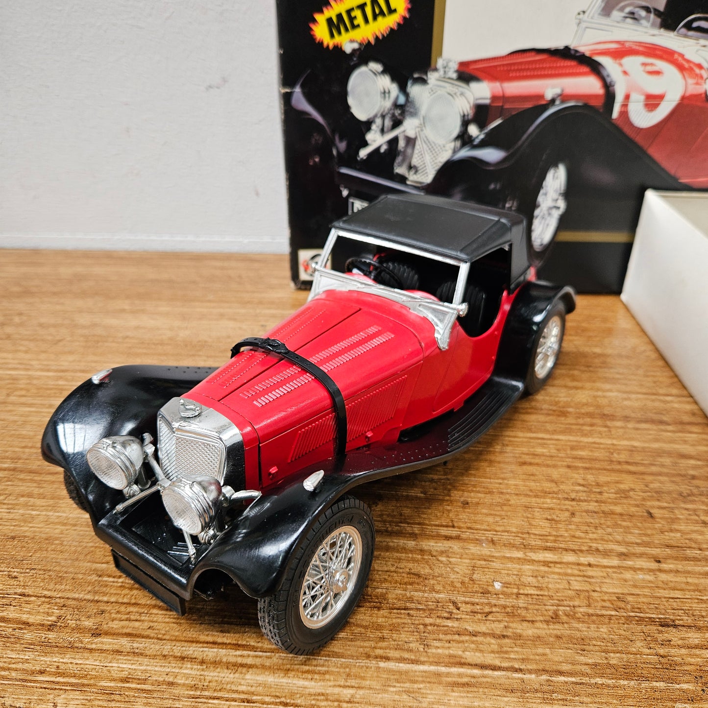 Vintage Boxed (Original) 1:18 Burago Jaguar SS100 Targa Florio Kit