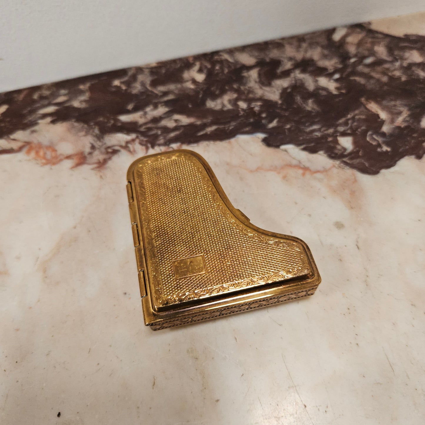 "Pygmalion" Standing Grand Piano Compact