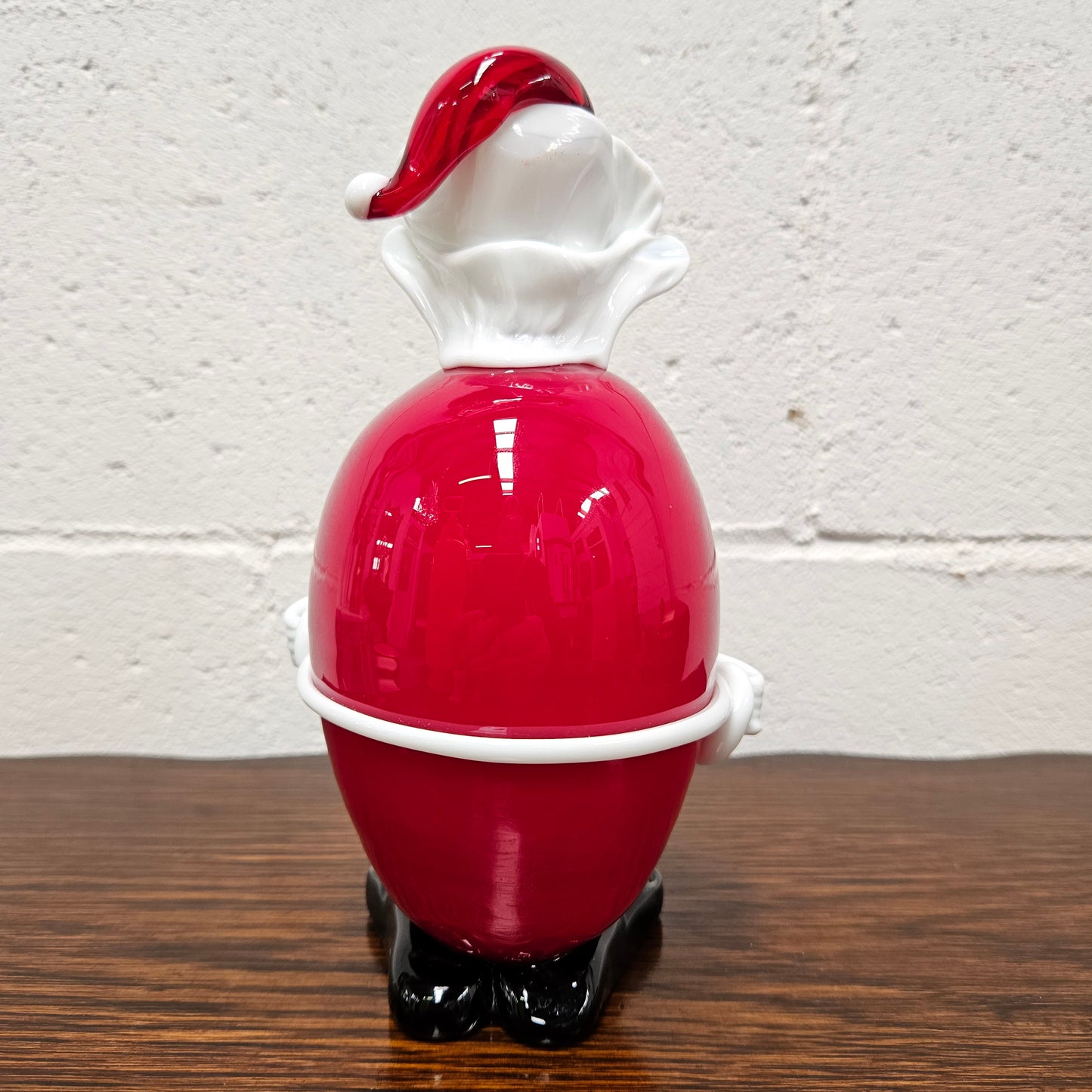Very rare Murano Glass Christmas clown By Fratelli Pitau. It still has its original sticker and tag. It is in good original condition with no chips or cracks.