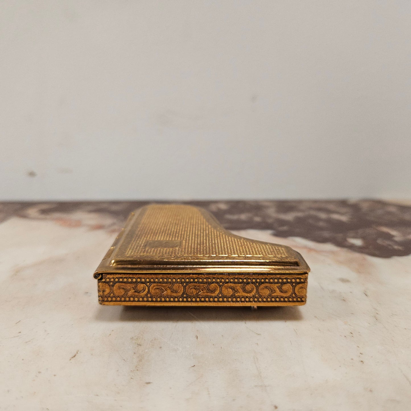 "Pygmalion" Standing Grand Piano Compact