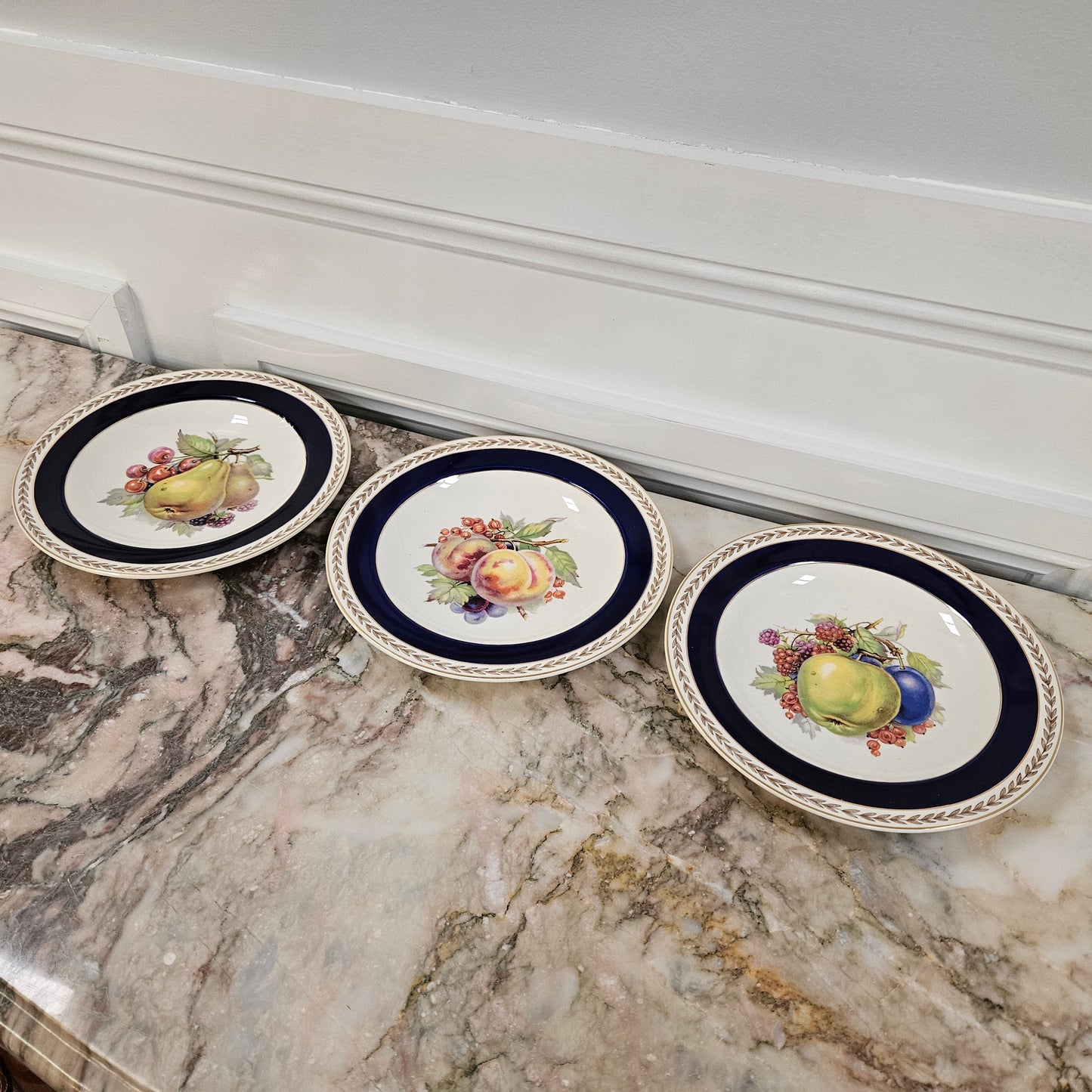 Set of 6 Stunning Crown Ducal Bowls With Fruit Centres