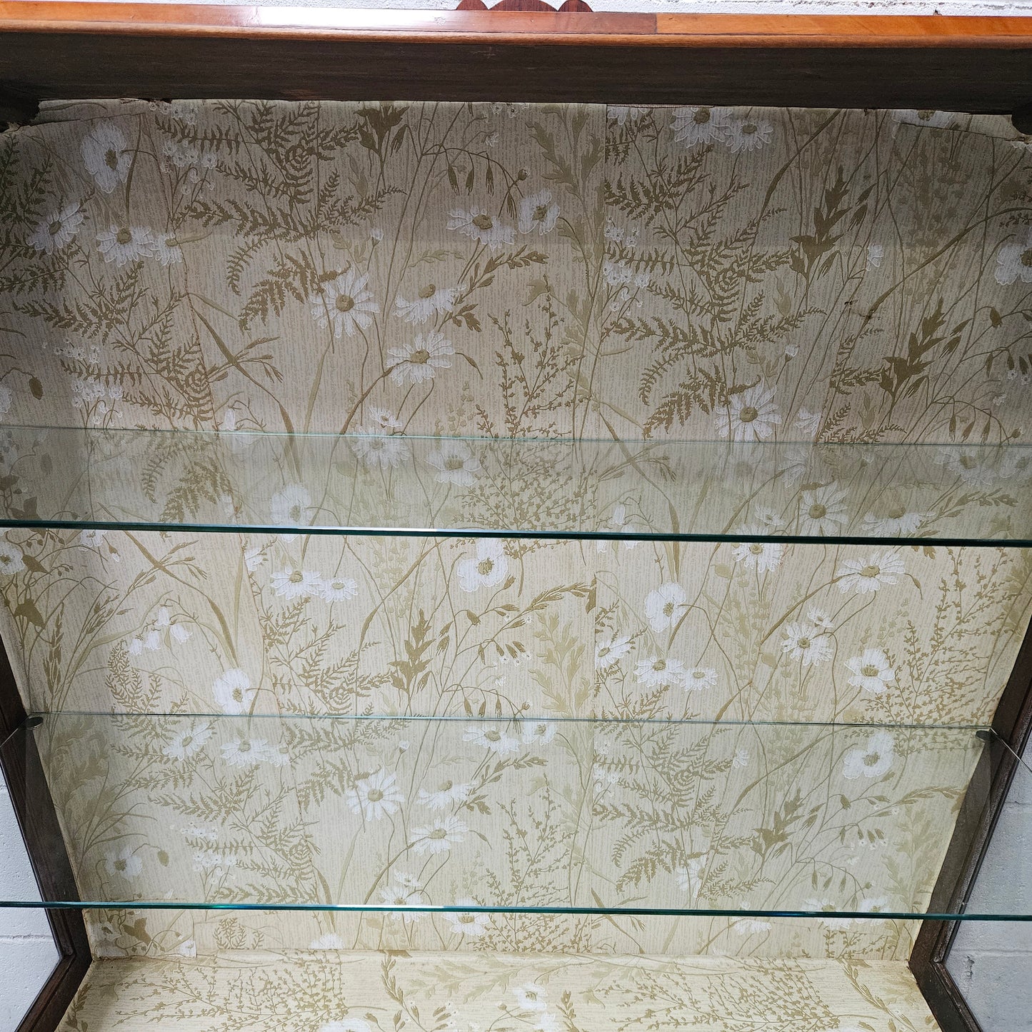 Stunning Art Deco display cabinet with two glass shelfs, Walnut and lockable glass doors. This cabinet is in great original condition for the age.
