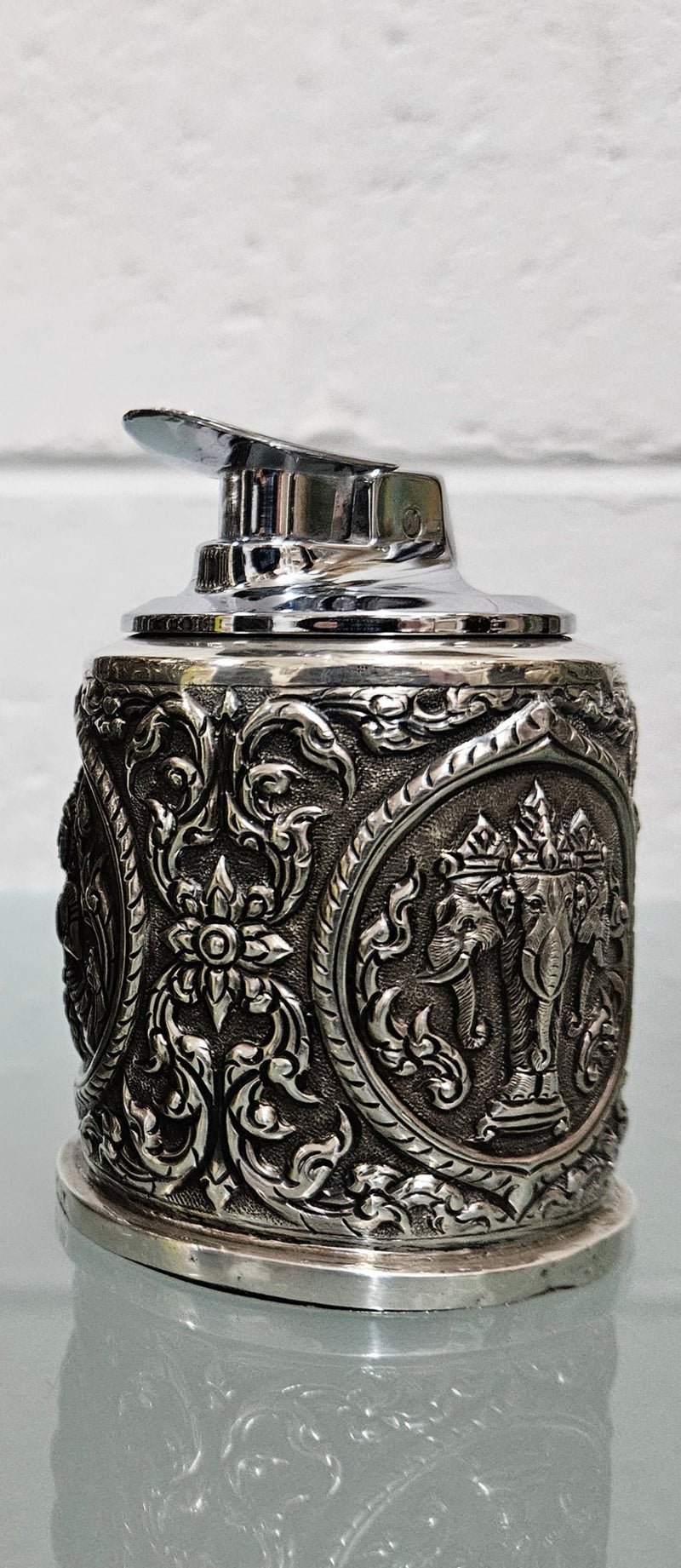 Vintage Siam sterling silver cigarette or small cigar holder and silver cased Ronson lighter. The holder in timber lined and both feature superb repousse worked decoration. The lighter hasn't been tested but it is in good original condition. Please view photos the as they help form part of the description and the condition.   Please note the measurements are for the cigarette holder.  Cigarette Holder: 170gm Lighter: 238gm