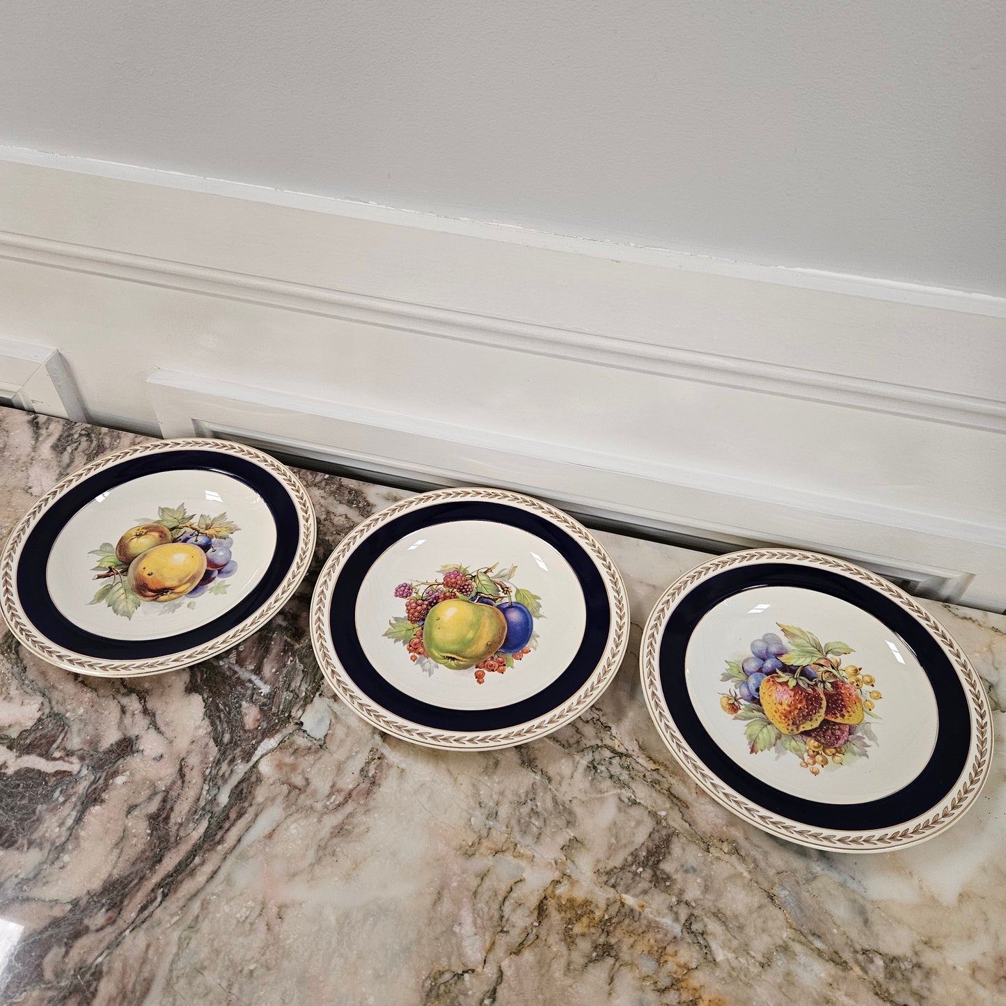 Set of 6 Stunning Crown Ducal Bowls With Fruit Centres