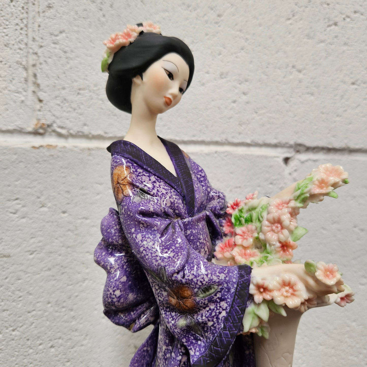 Oriental lady with column G. Armani Figure