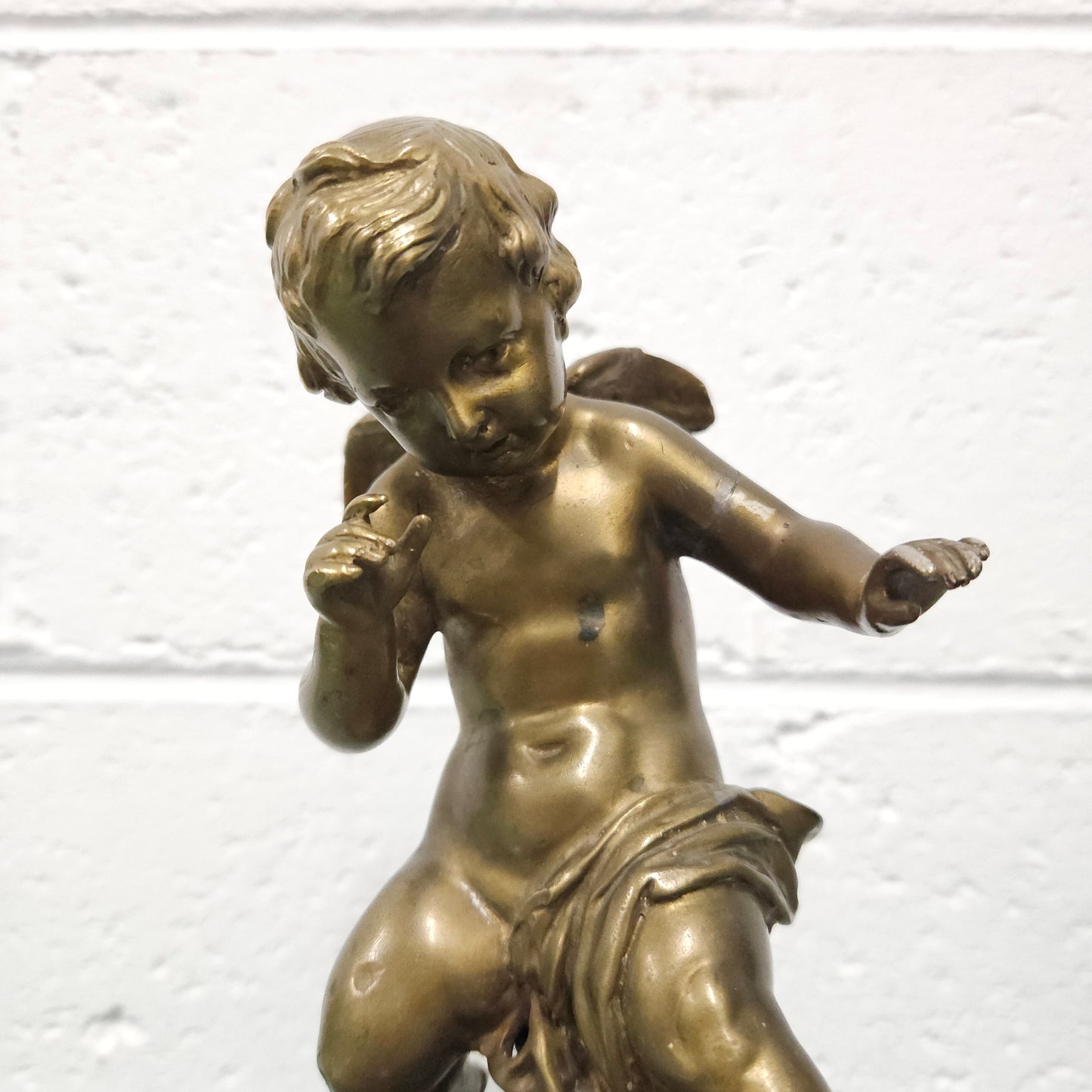 Attractive bronze winged cherub Circa: 1900. In good original condition.