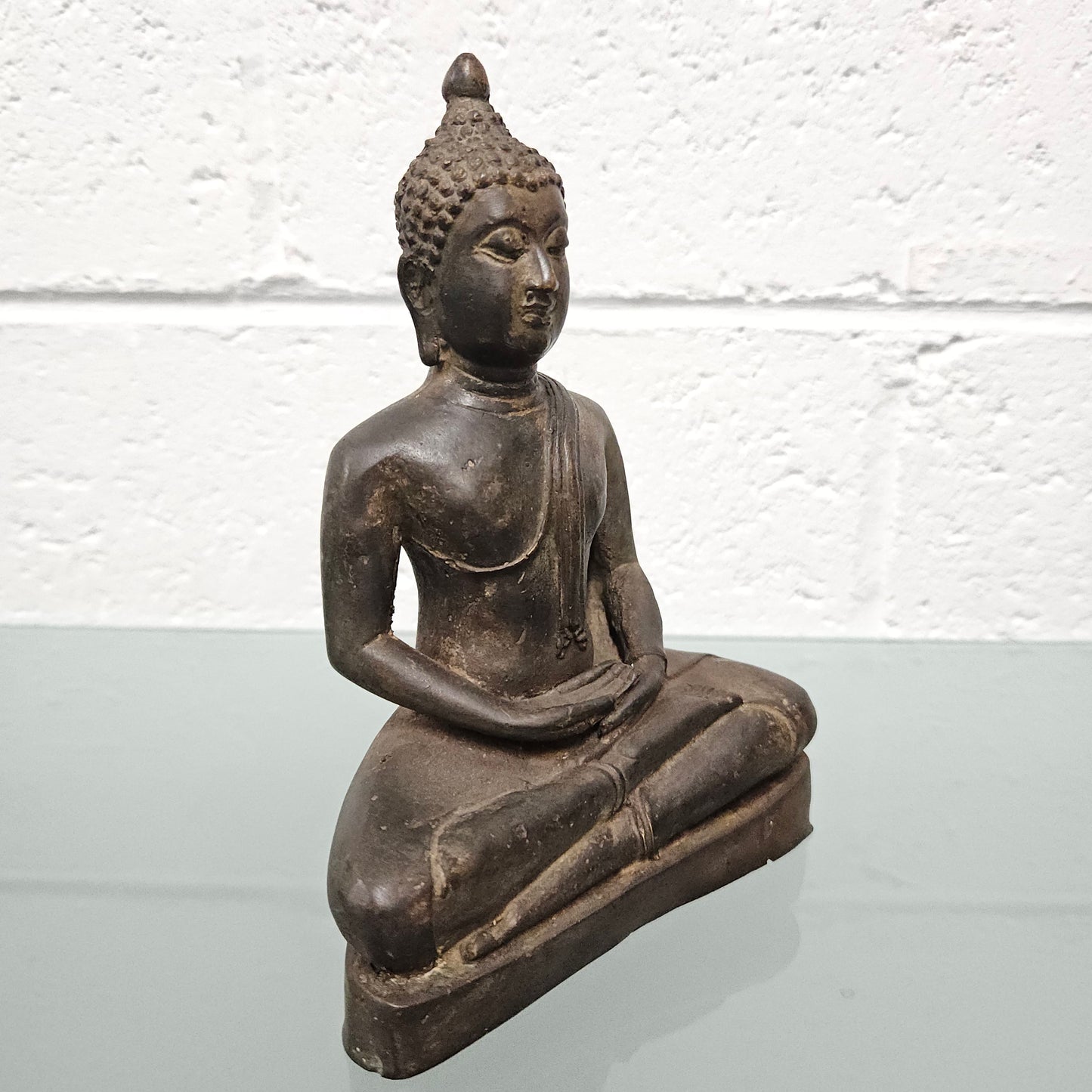 Antique bronze Buddha. In good original condition.