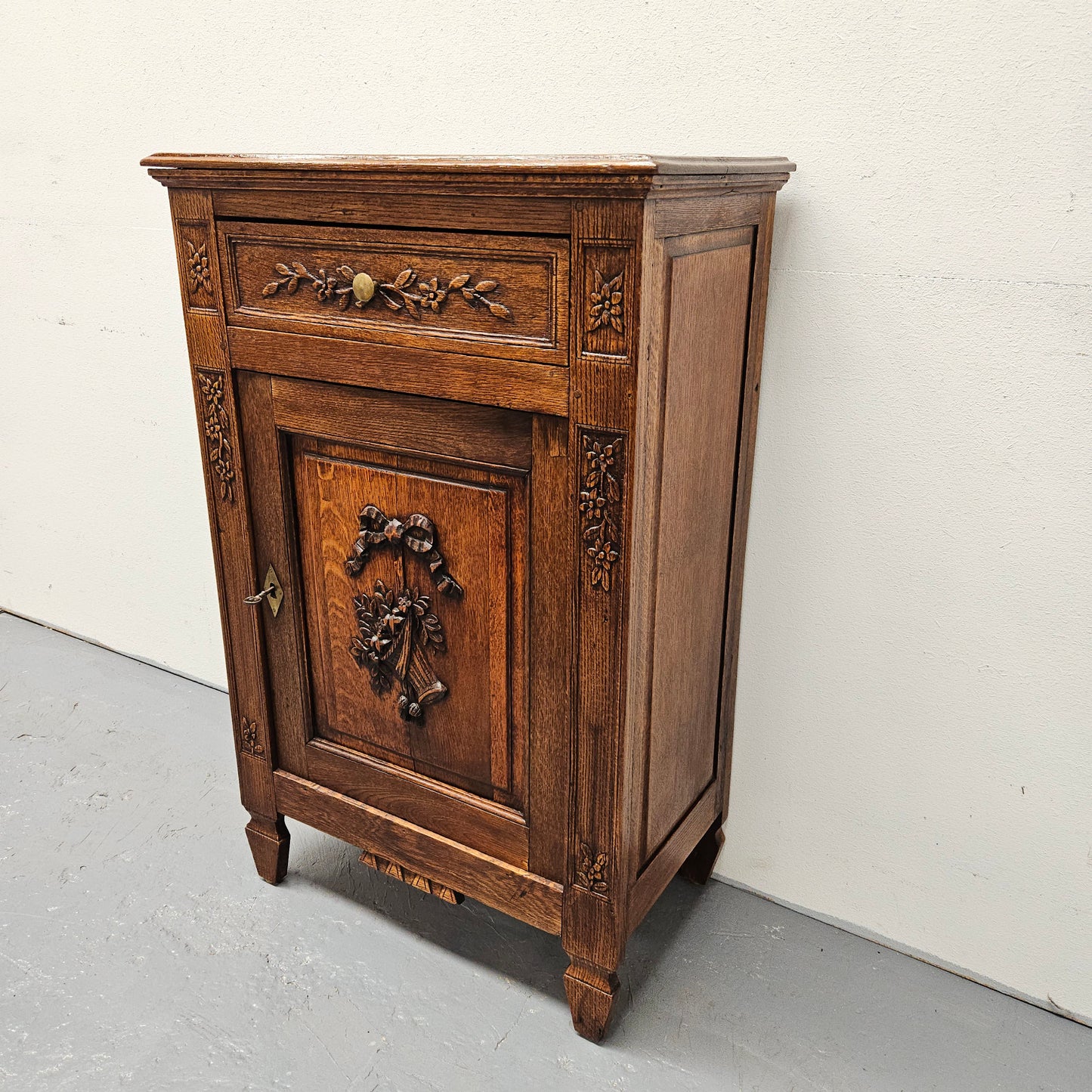 Lovely French oak 19th Century Henry 2nd style side cabinet with one drawer and one cupboard. It is in good original condition.