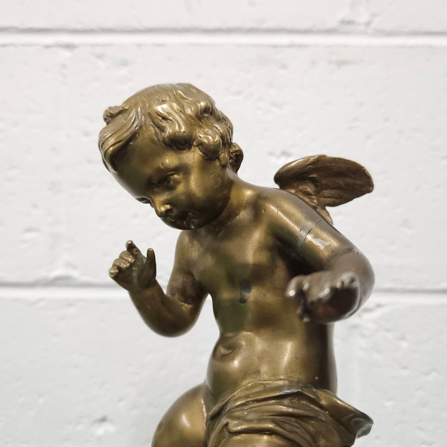 Attractive bronze winged cherub Circa: 1900. In good original condition.
