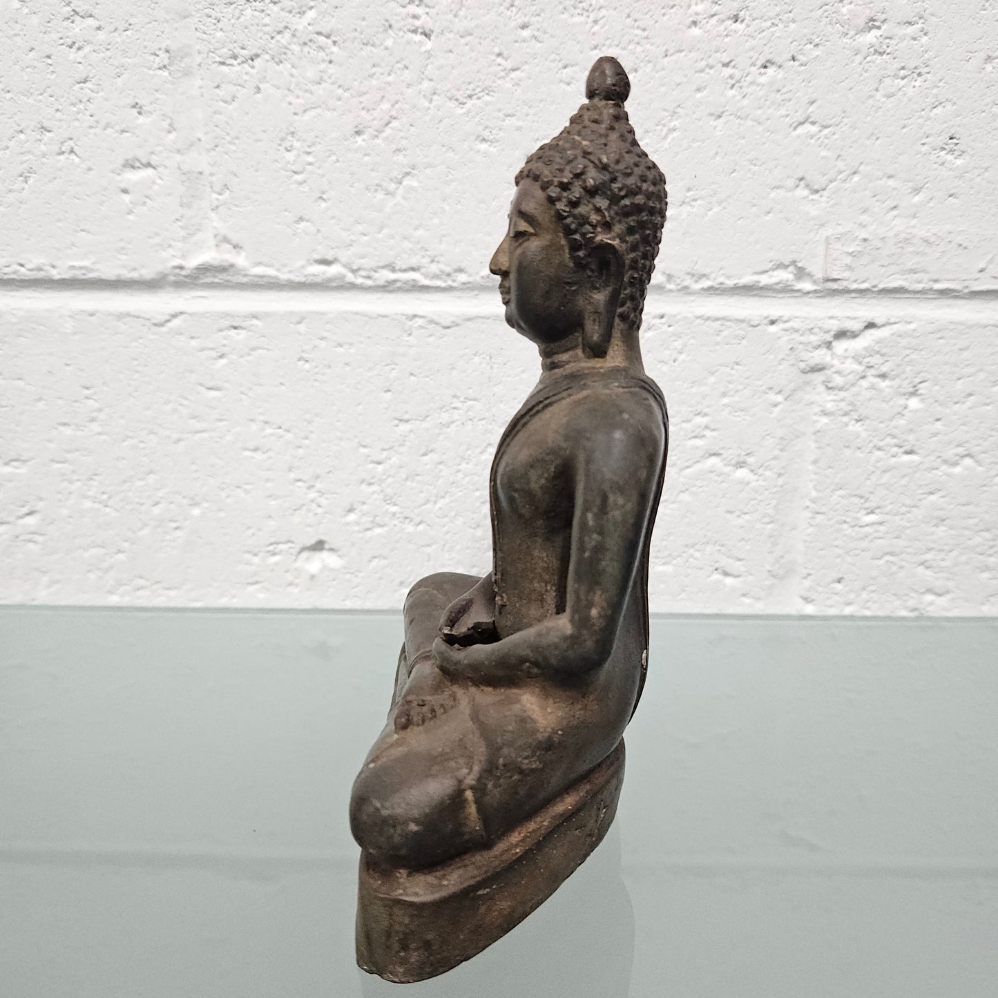 Antique bronze Buddha. In good original condition.