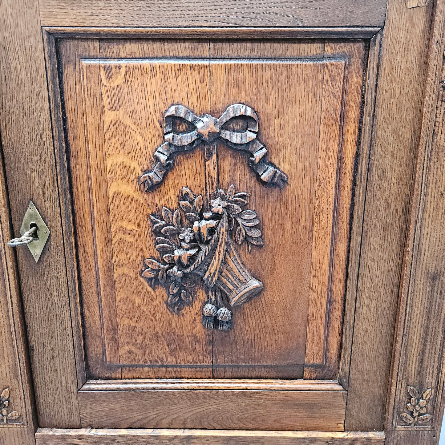 Lovely French oak 19th Century Henry 2nd style side cabinet with one drawer and one cupboard. It is in good original condition.