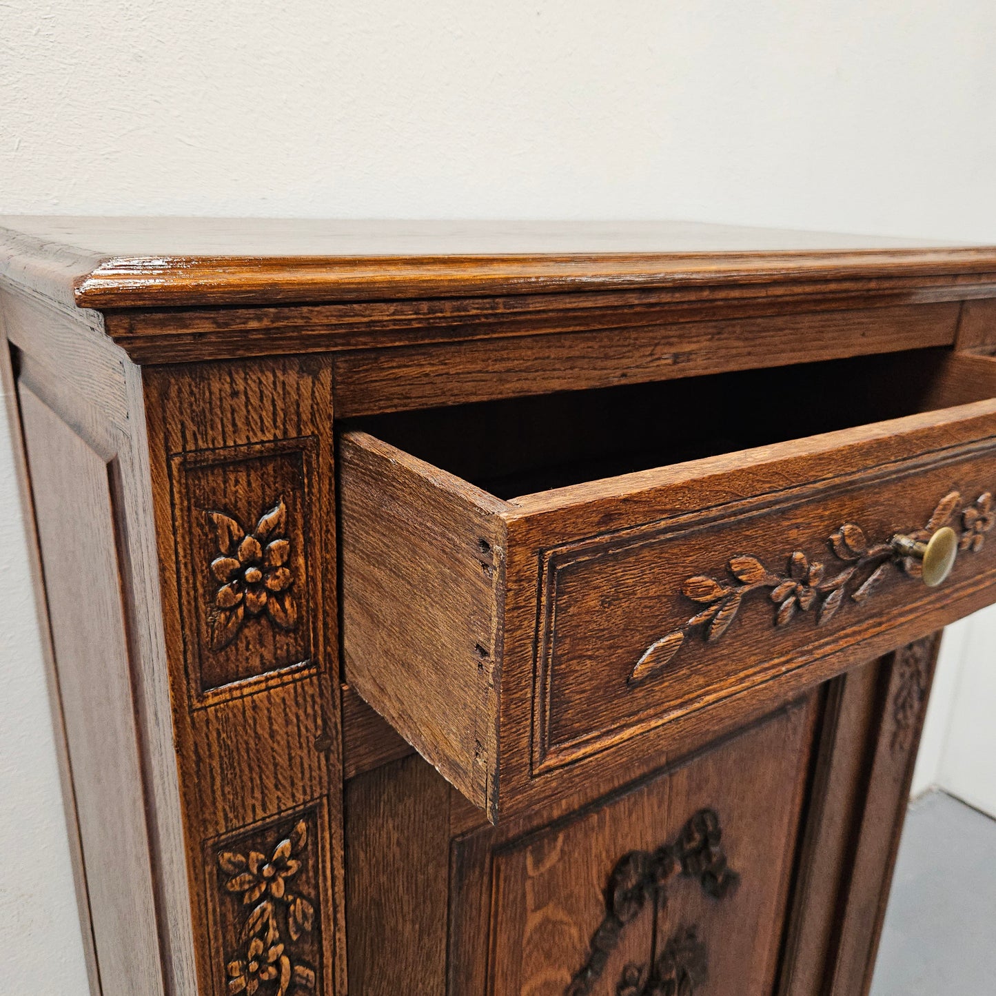 Lovely French oak 19th Century Henry 2nd style side cabinet with one drawer and one cupboard. It is in good original condition.