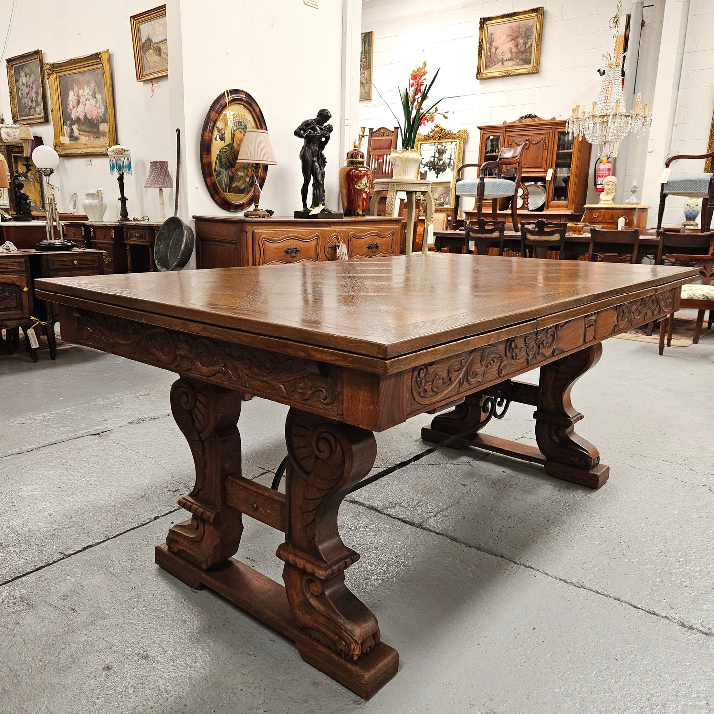 Beautiful French Oak Spanish style extension dining table with a decorative iron base and parquetry top. Lovely carvings on the legs and the skirt of the base. With the extensions closed it is 179.5 cm long and when fully extended it is 279 cm long.