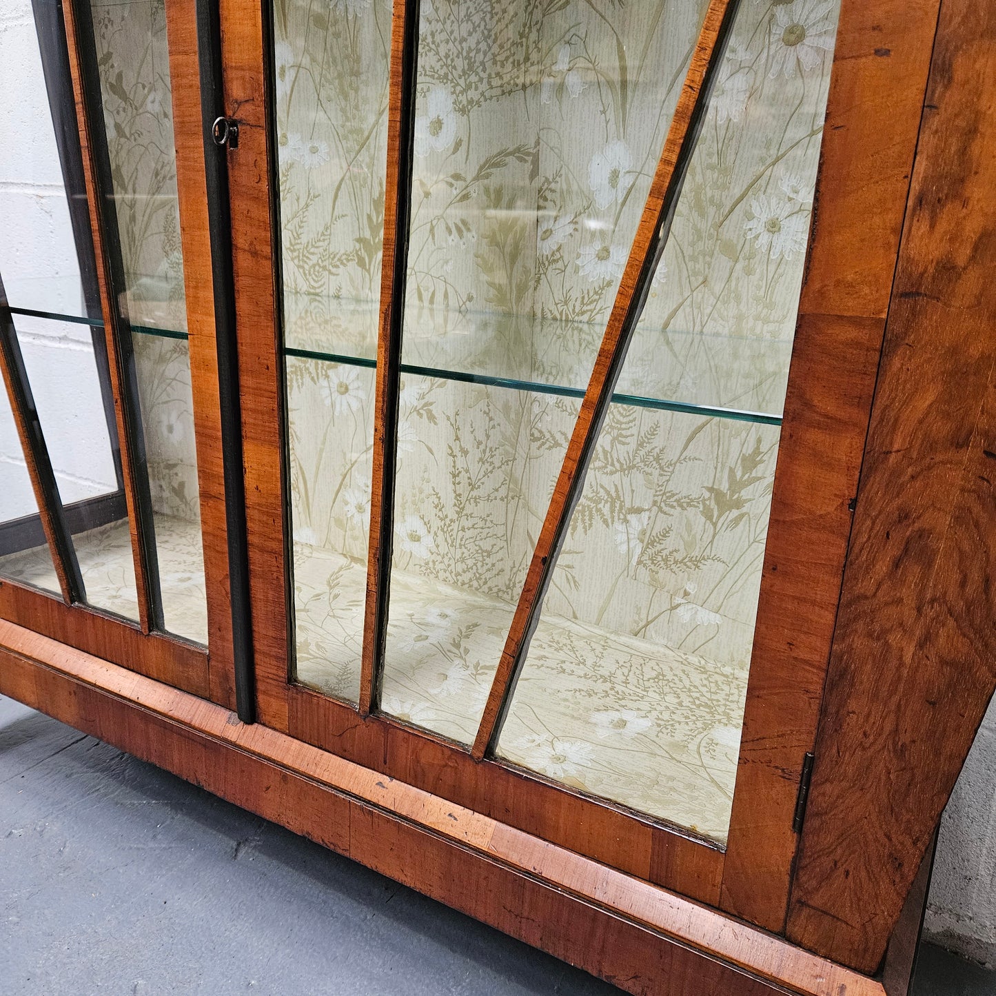 Stunning Art Deco display cabinet with two glass shelfs, Walnut and lockable glass doors. This cabinet is in great original condition for the age.