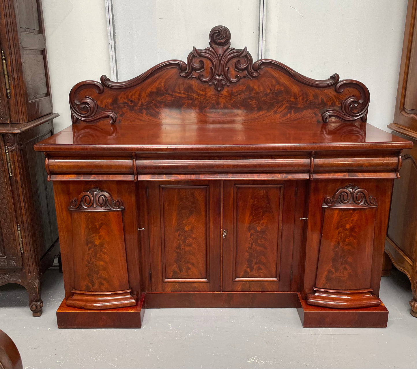 Stunning Flame Mahogany Victorian Sideboard