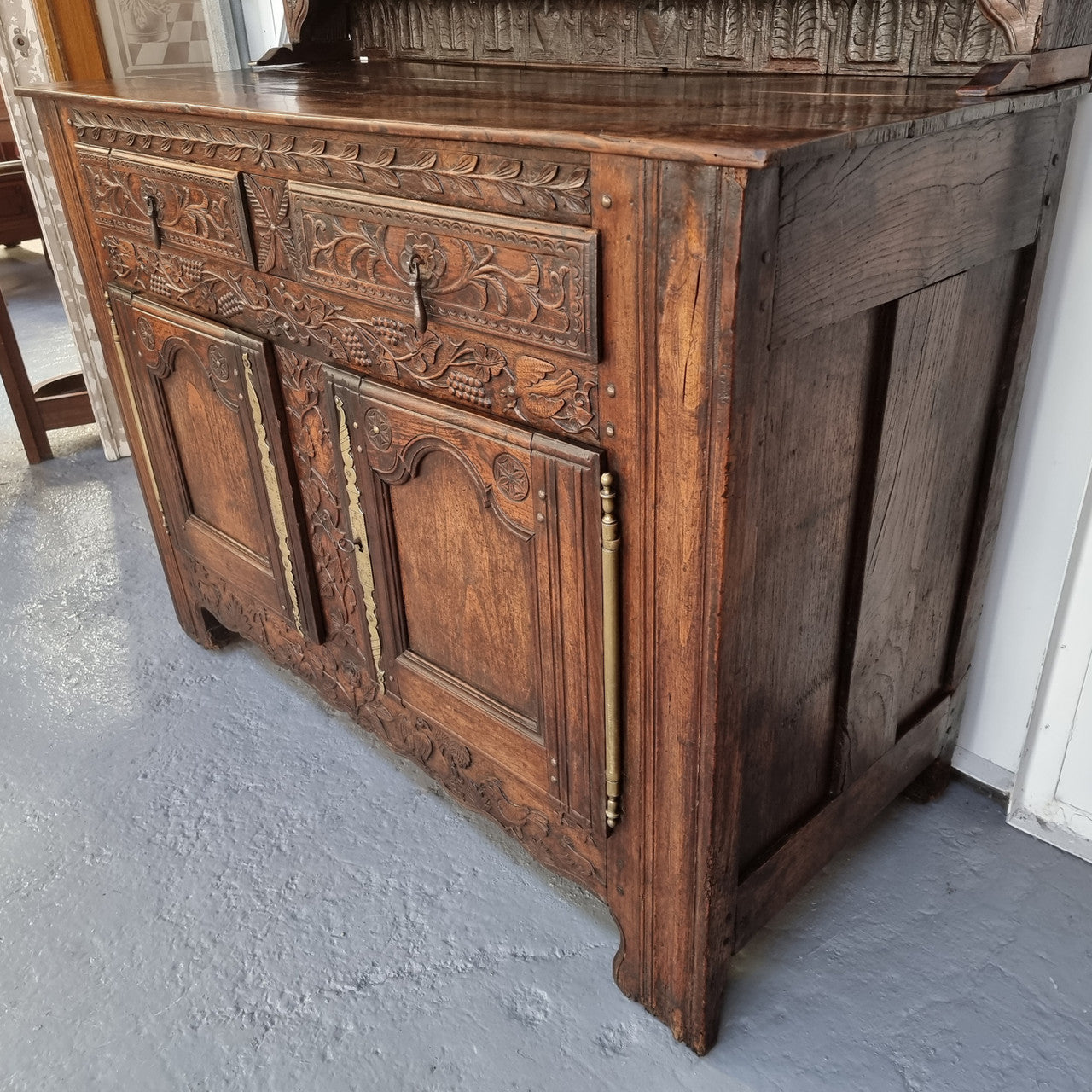 Absolutely stunning French early 18th century kitchen dresser/Vaisselier with beautiful carving and cupboards for storage . The top carved section has four shelves for display and is in good original detailed condition.
