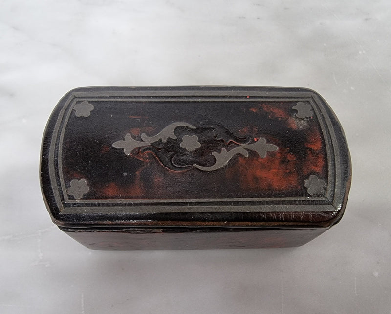 Beautiful Antique early 19th Century paper mache and faux Tortoiseshell snuff box with silver inlaid. It is in good original condition.
