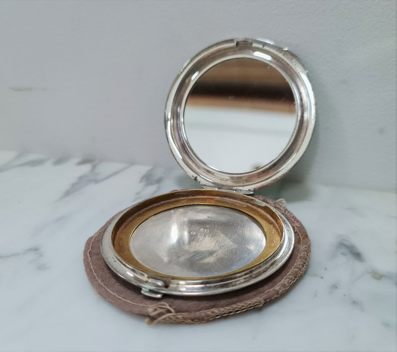 This beautiful sterling silver compact with interior mirror has a stunning mint green guilloche top in very good condition . It is marked "Birmingham 1937".