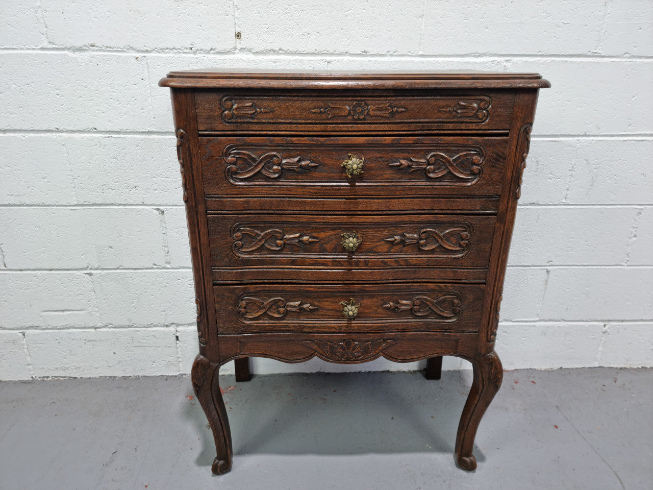 Lovely French dark oak chest of 3 drawers with beautiful carving and details. In good original detailed condition.