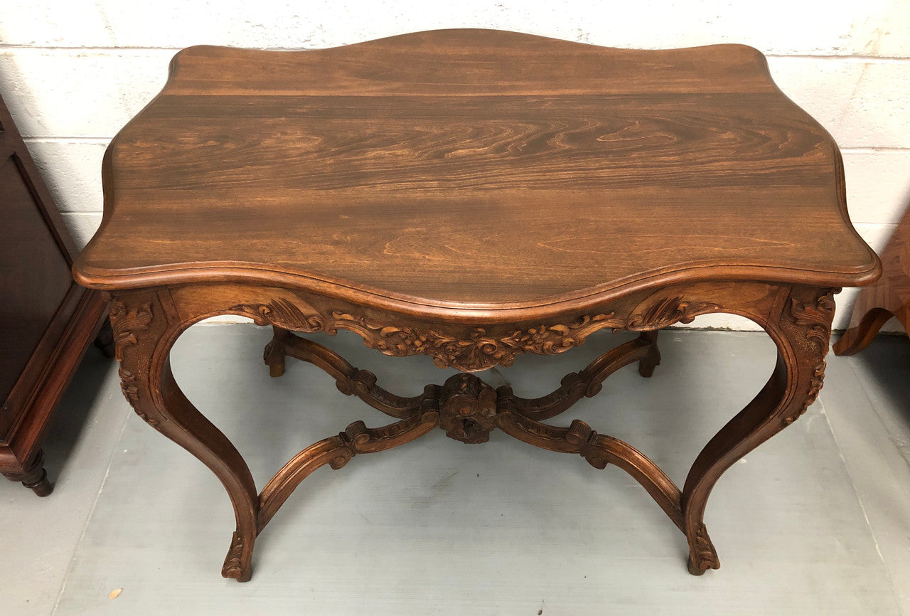 French Walnut Louis XV style center/side table. In very good original condition. Circa 1930's.