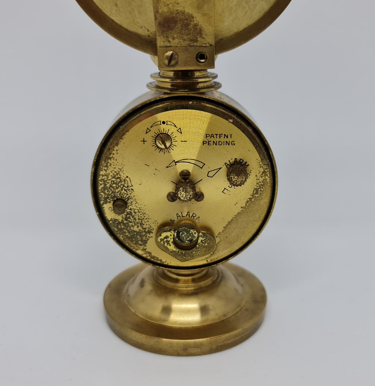 Beautiful vintage lamp shaped desk or side table alarm clock. It can also be hung up on the wall. It is in great original condition.