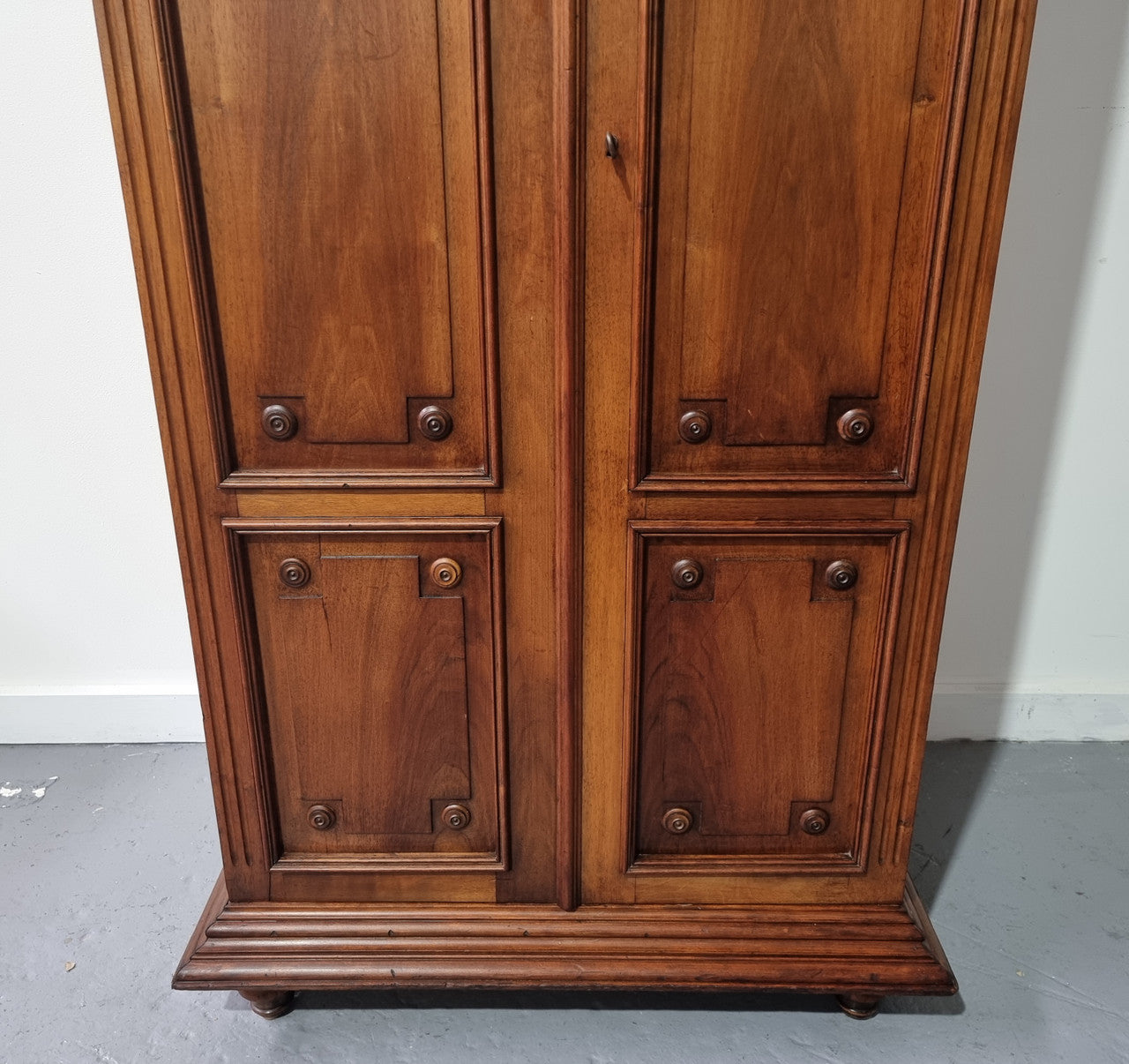French Henry II style Walnut linen storage cupboard with nine pull out shelves. This piece could be very functional for a range of different purposes including shoe storage. It is in good original detailed condition, please note the door lock no longer functions and opens by pulling the door.