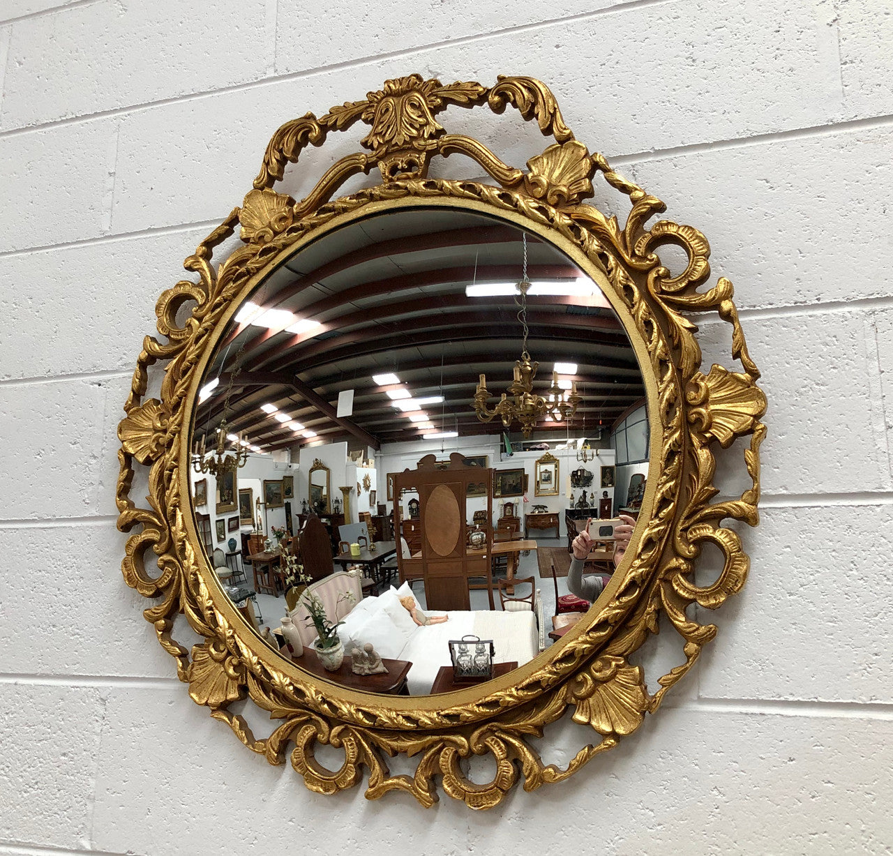 Lovely French round, gilt floral convex mirror. Mirror has lovely detail and in good condition.
Mirror diameter is 49 cm.