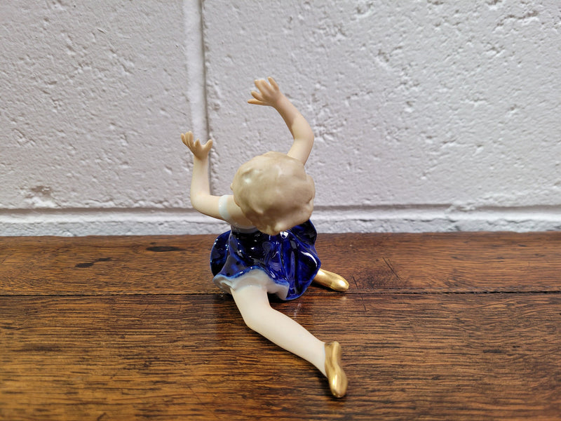 Vintage Wallendorf Cobalt blue dancing girl in good original condition, please view photos as they help form part of the description.