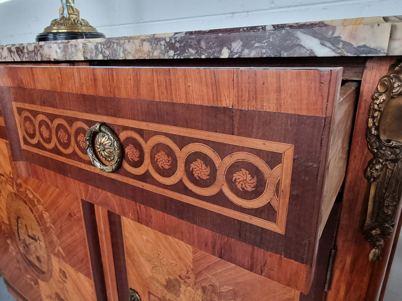 A high quality 19th Century French marquetry inlaid Kingwood marble top credenza. It has an attractive solid marble top and decorative marquetry inlay throughout. It has plenty of storage space with three drawers and three doors. It has been sourced from France and is in good original detailed condition.