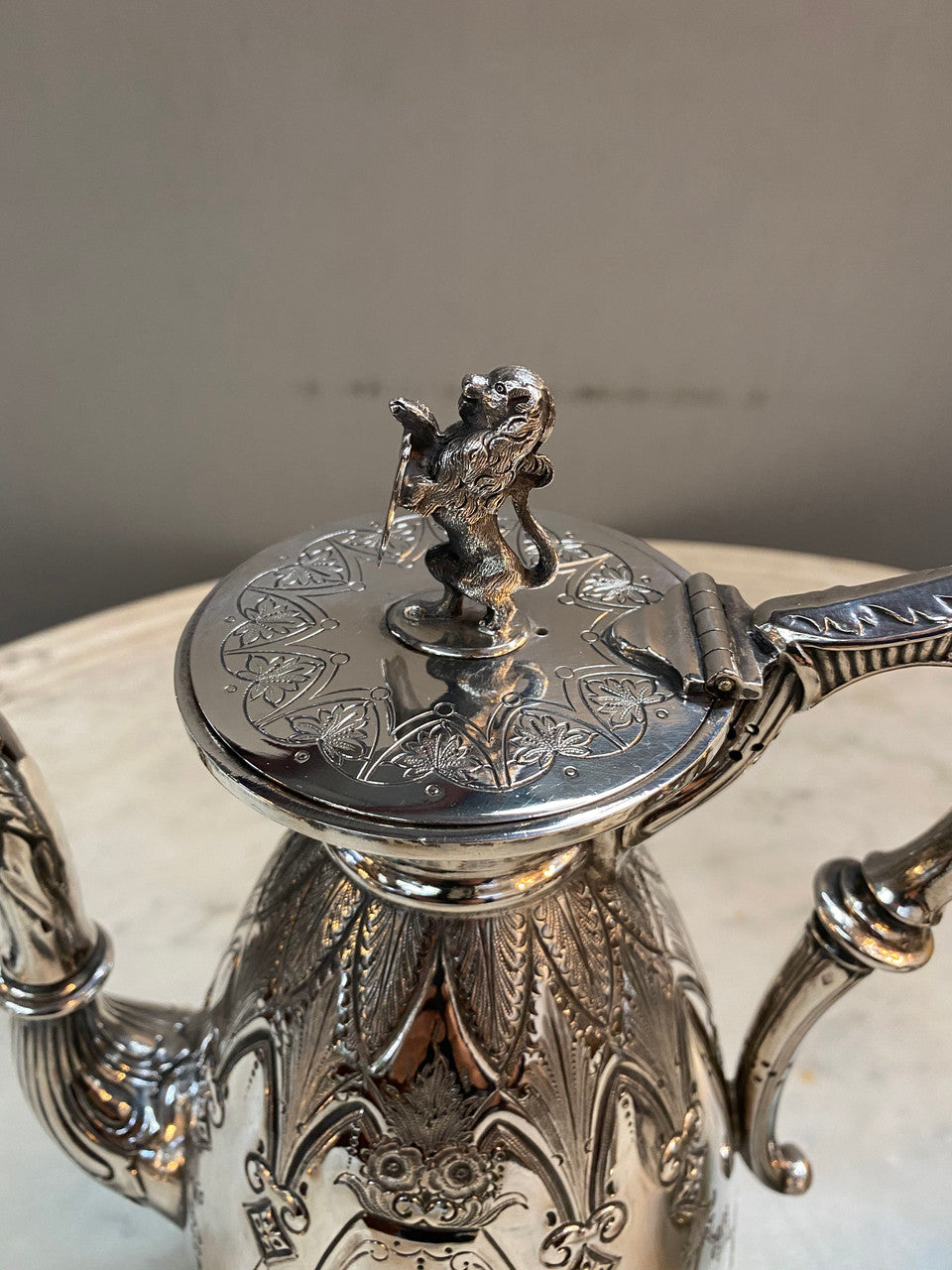 Amazing Quality Sheffield Plate Tea & Coffee Service By Walker & Hall
Gorgeous heavy quality Sheffield plate, tea & coffee service with lion finials.
The set is of the highest quality & has beautiful fine chasing & repoosse work. In very good original condition