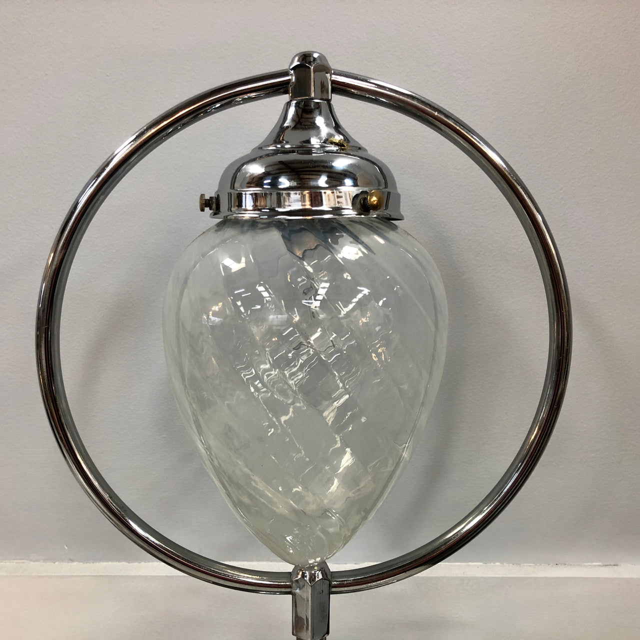 Decorative Art Deco chrome and glass table lamp that has been rewired and is in good original condition.