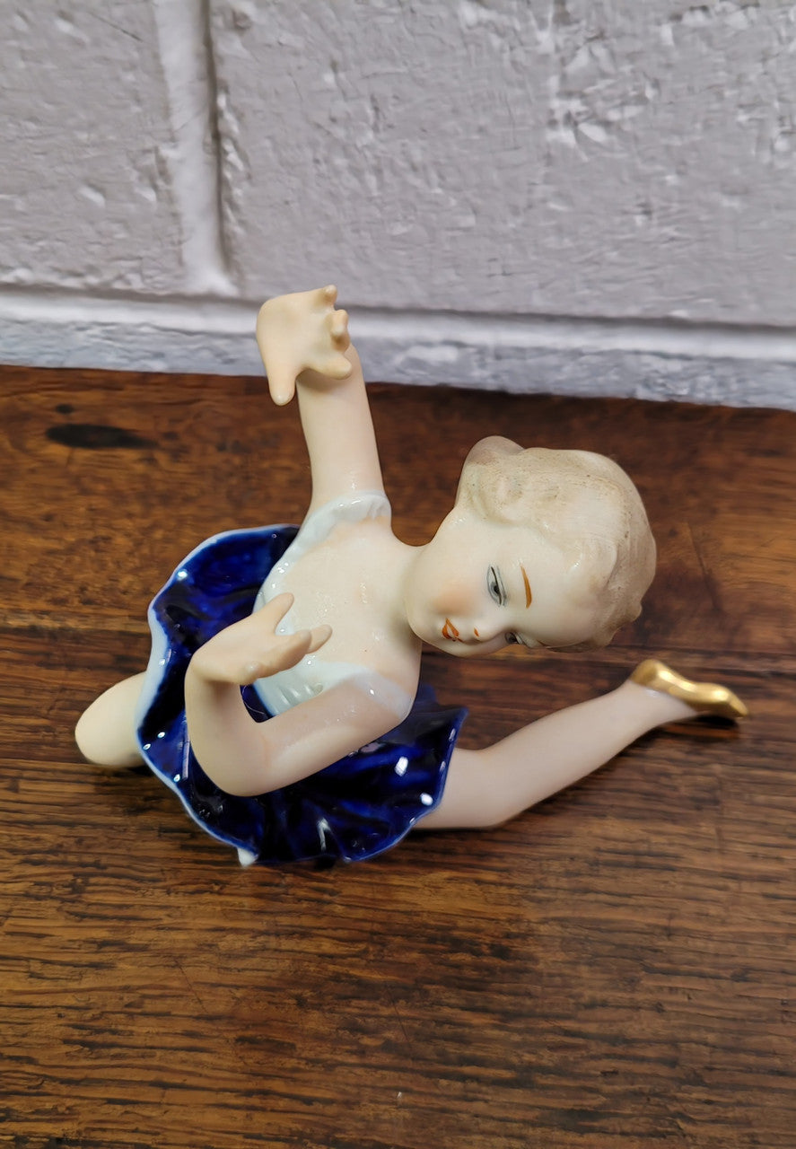 Vintage Wallendorf Cobalt blue dancing girl in good original condition, please view photos as they help form part of the description.
