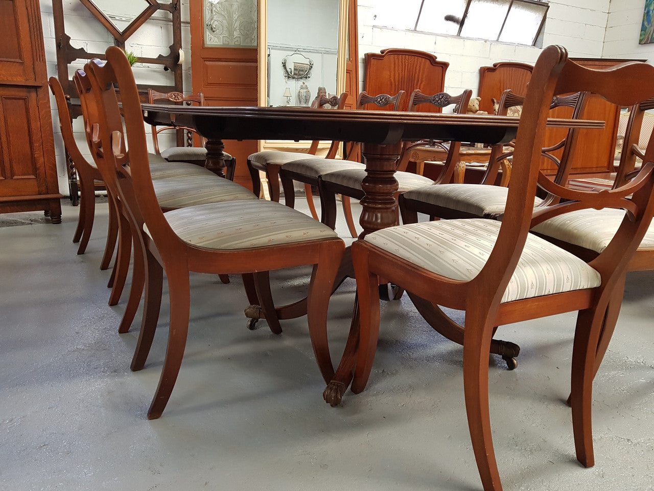 Good Quality Vintage Mahogany Regency Style Extension Table Dining Setting