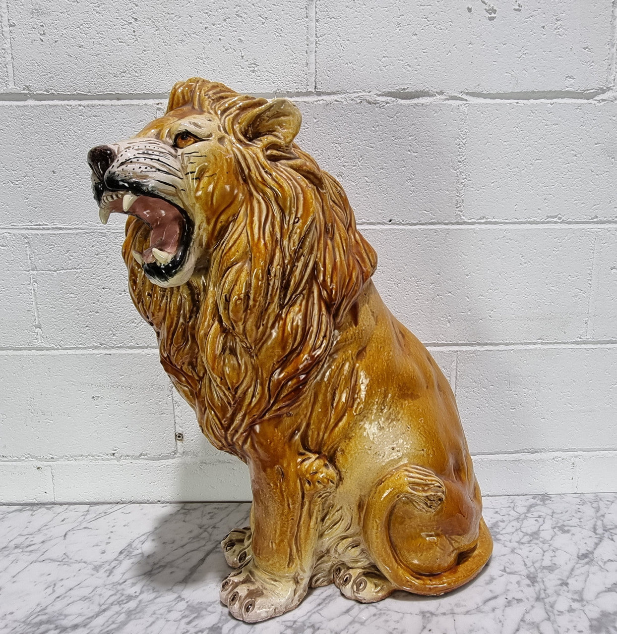 Stunning vintage Italian terra cotta glazed roaring lion. Beautifully made, great workmanship. Circa 1950's. In very good original condition.