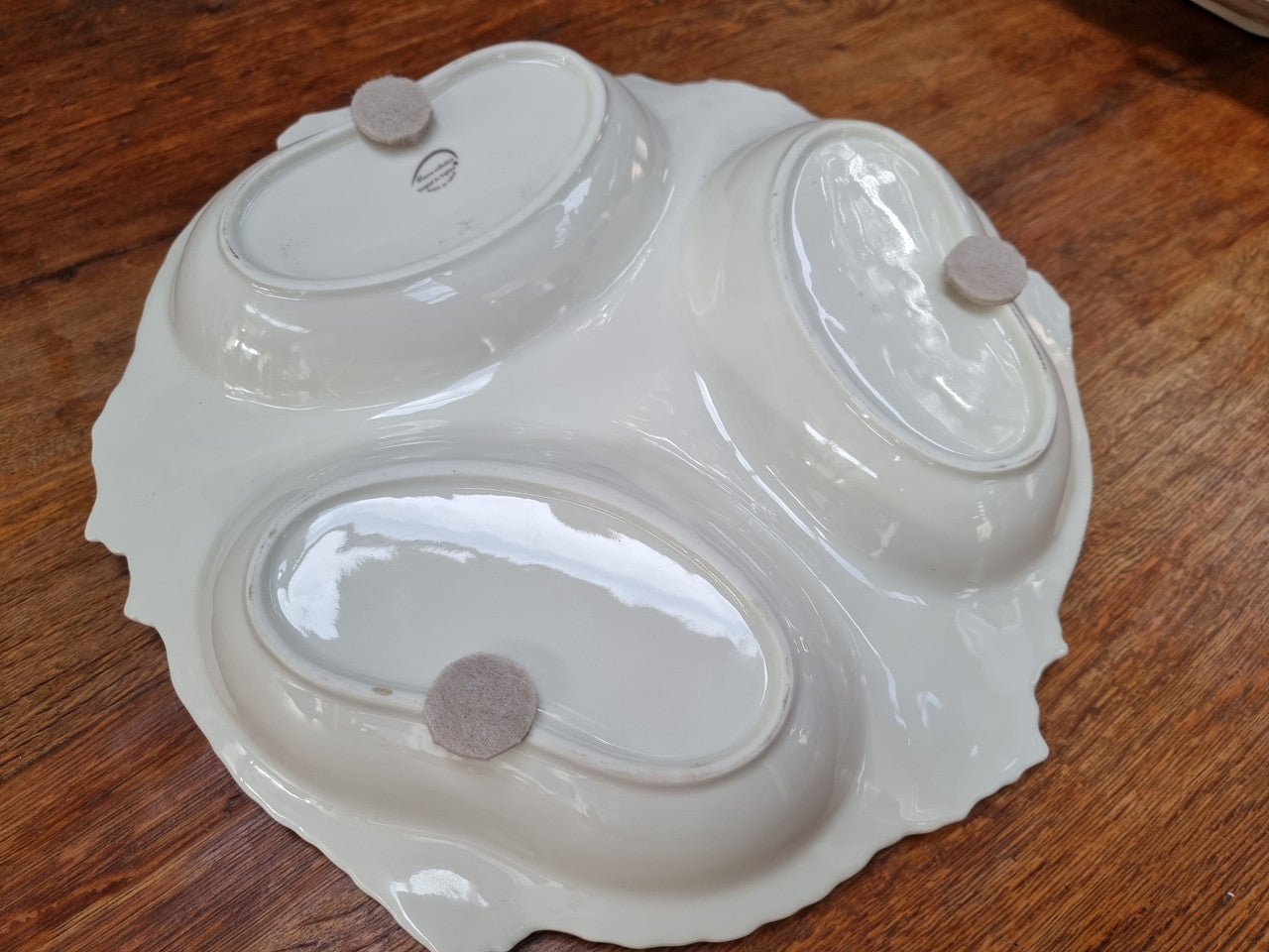 Vintage ceramic three sectional floral bowl with handle and gilt rim. Stamped underneath and in good original condition with no chips or cracks. Please view photos as they help form part of the description.