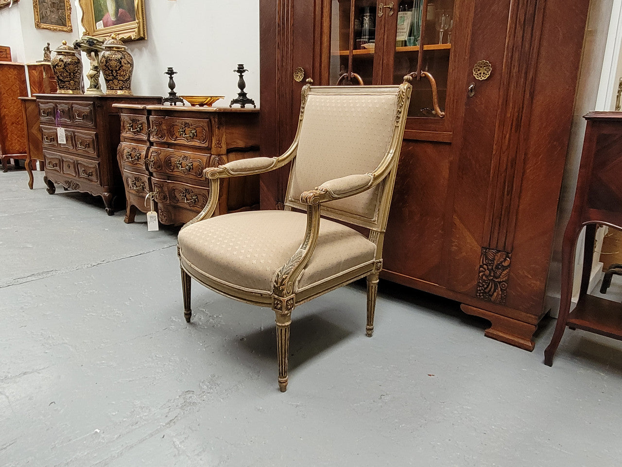 Louis XV style painted Fauteuil chair with attractive fabric upholstery. It has been sourced from France and is in good original detailed condition. The upholstery is in very good used condition, please view photos as they help for part of the description.