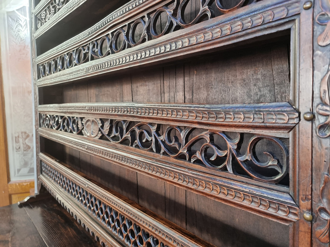 Absolutely stunning French early 18th century kitchen dresser/Vaisselier with beautiful carving and cupboards for storage . The top carved section has four shelves for display and is in good original detailed condition.