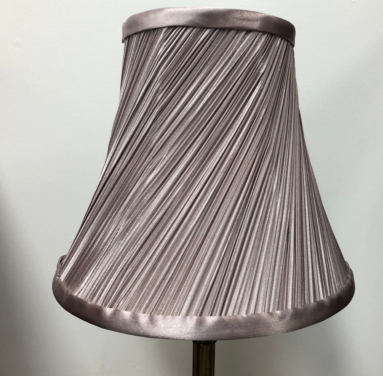 Antique French ormolu Belle Epoque lamp depicting a lizard. It has been rewired and in good original condition. Circa 1880.