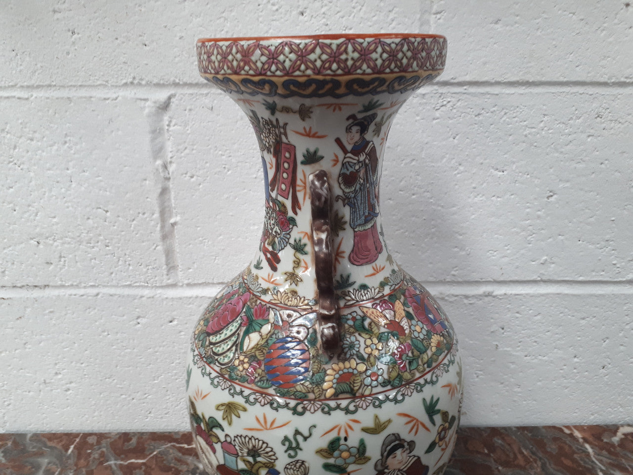 Antique 19th Century Chinese export hand-painted Qing Dynasty vase. Chien-Lung base. Rego mark to (1736-1795)