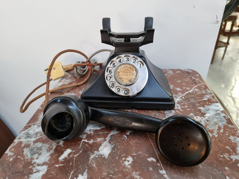 Fabulous black Art Deco rare pyramid shape Bakelite phone. It is in original good condition but is for decorative purposes only.