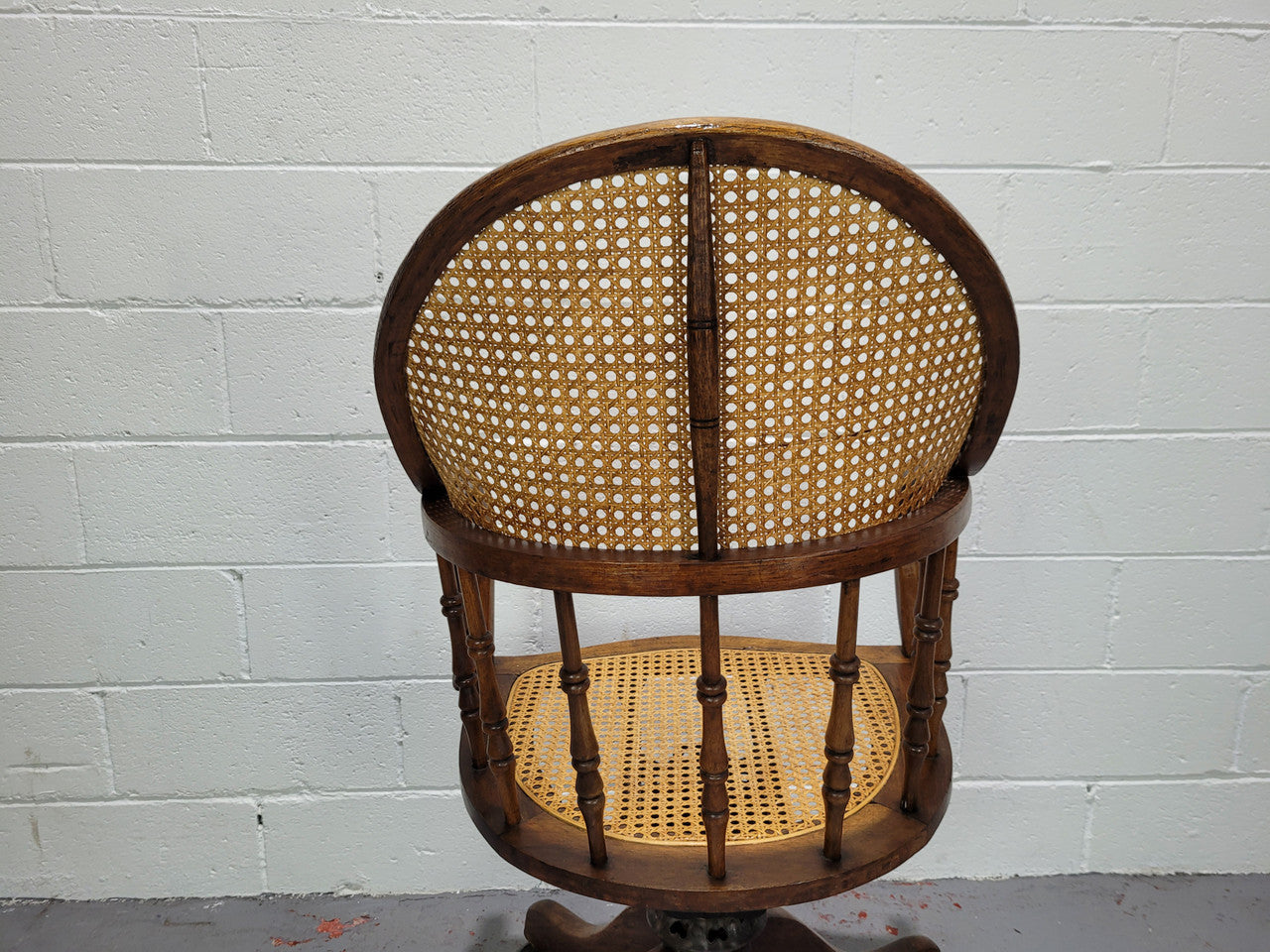 Elm Bentwood and cane swivel desk chair. In good original detailed condition and is comfortable to sit in.