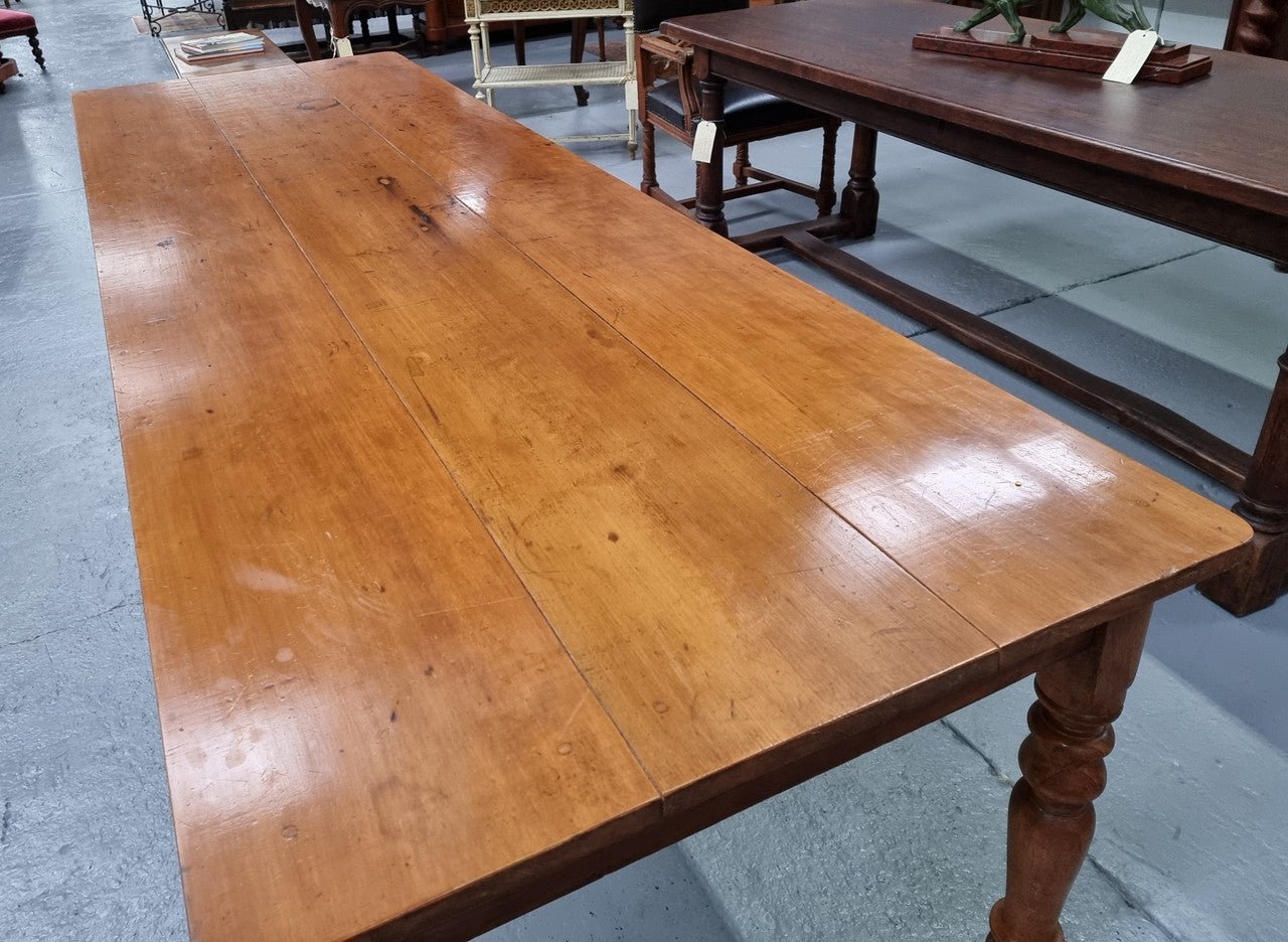 Fabulous Antique Australian Kauri pine farmhouse table that would easily seat 8 to 10 people. in good original detailed condition.