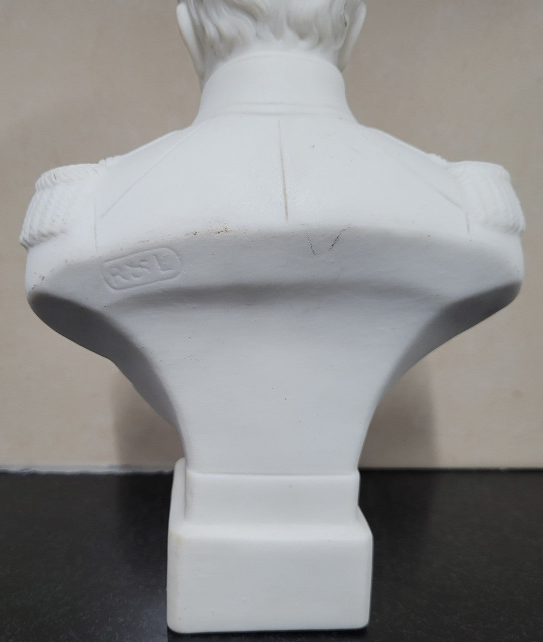 Bust of Napoleon by Robinson & Leadbeater Stoke on Trent. Robinson & Leadbeater produced parian ware in Stoke on Trent from the mid 1880s, into the twentieth century. They were renown for the fine detail of their Victorian busts. This Napoleon bust is in good original condition, please view photos as they help form part of the description.