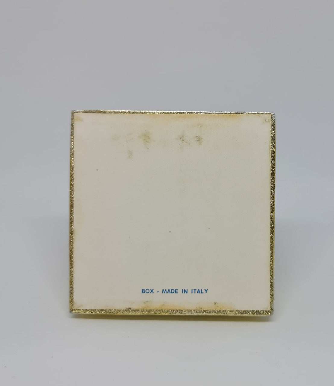 Beautiful Vintage snare "Mary Kay" French bottle of perfume. It is in amazing condition. Comes with pink and gold tray.