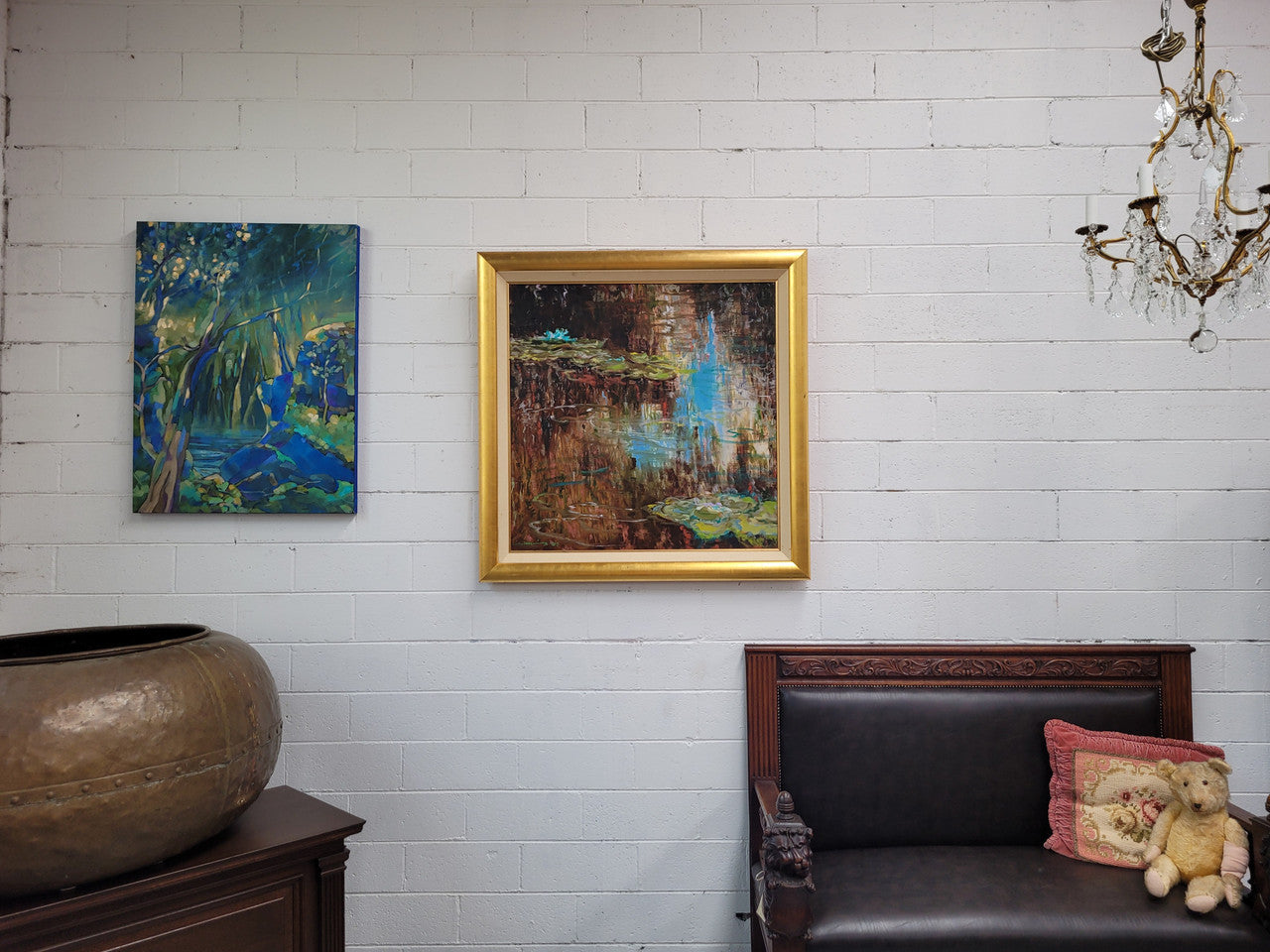 A beautiful Framed oil on canvas in vibrant colours and framed in a lovely gold frame. This piece is signed by artist John Cumming from "The Mill Gallery" and still has its original gallery card as shown in picture. It is in good original condition.