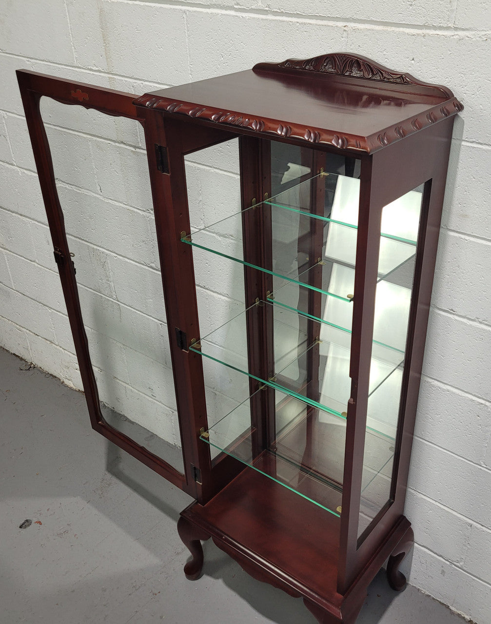 Vintage Mahogany petite display cabinet with three solid glass shelves. Ideal for a small area and is in good original detailed condition.