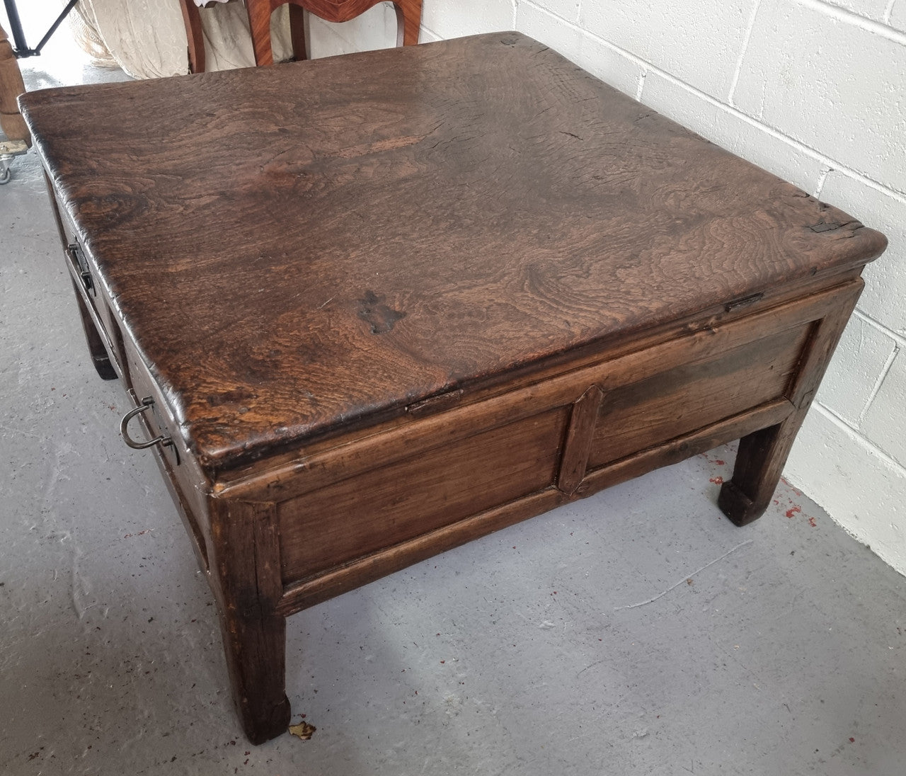 Square Elm coffee table with oriental legs and two long drawers. Beautifully finished and in good original condition. It has been sourced from France.