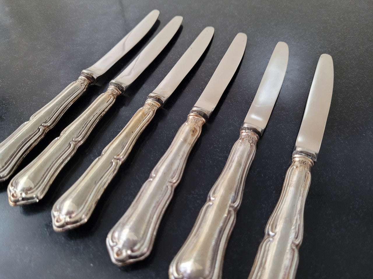 Mixed Set of cutlery with (800) continental silver handles, 13 pieces in total. in good original condition please view photos as they help form part of the description.