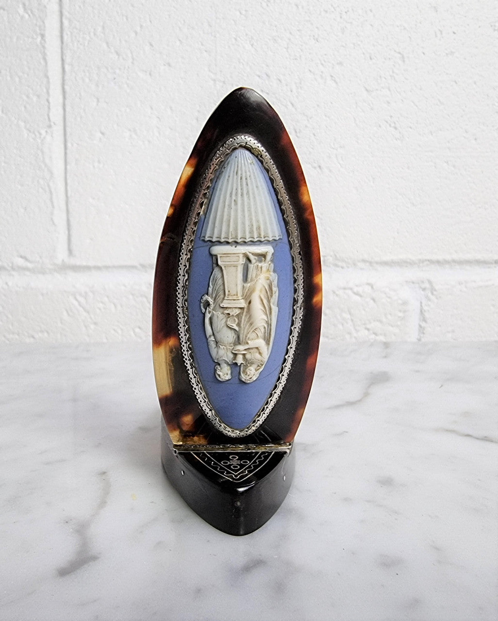 Rare Georgian Tortoiseshell and Jasper Ware and Silver snuff box. Oval shape and is in good original condition, please view photos as they help form part of the description.
