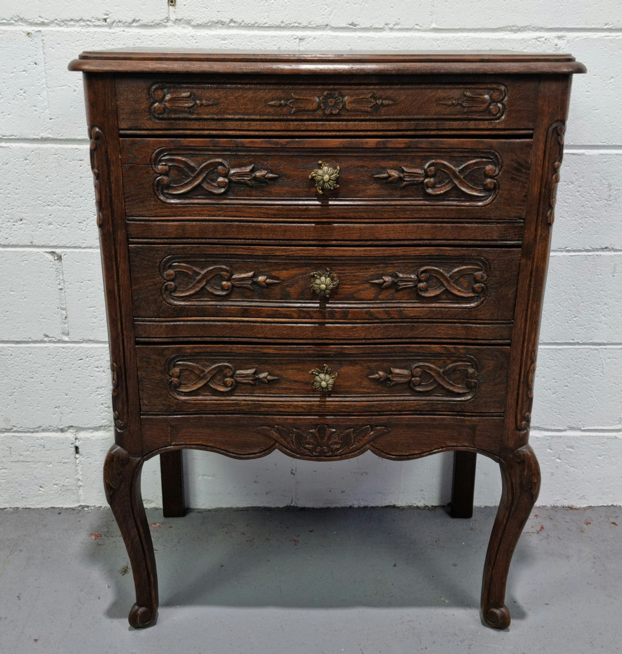 Lovely French dark oak chest of 3 drawers with beautiful carving and details. In good original detailed condition.